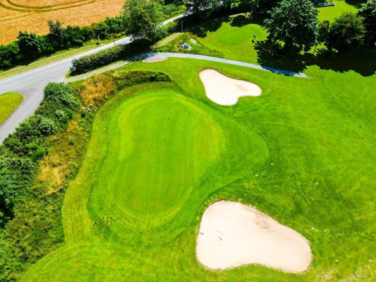 L'Hotel Et Restaurant Du Golf De Clervaux Eselborn Esterno foto