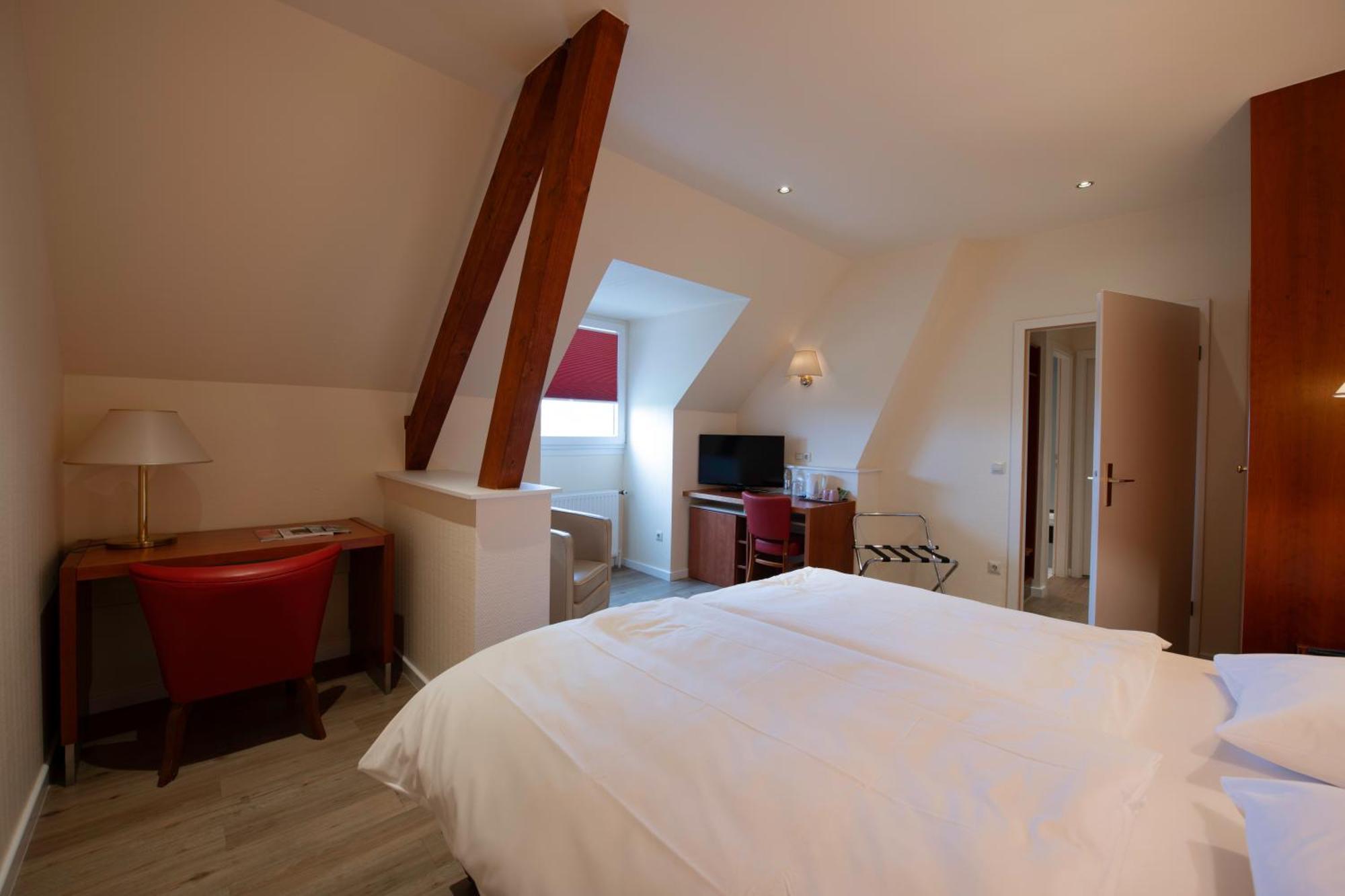 L'Hotel Et Restaurant Du Golf De Clervaux Eselborn Esterno foto