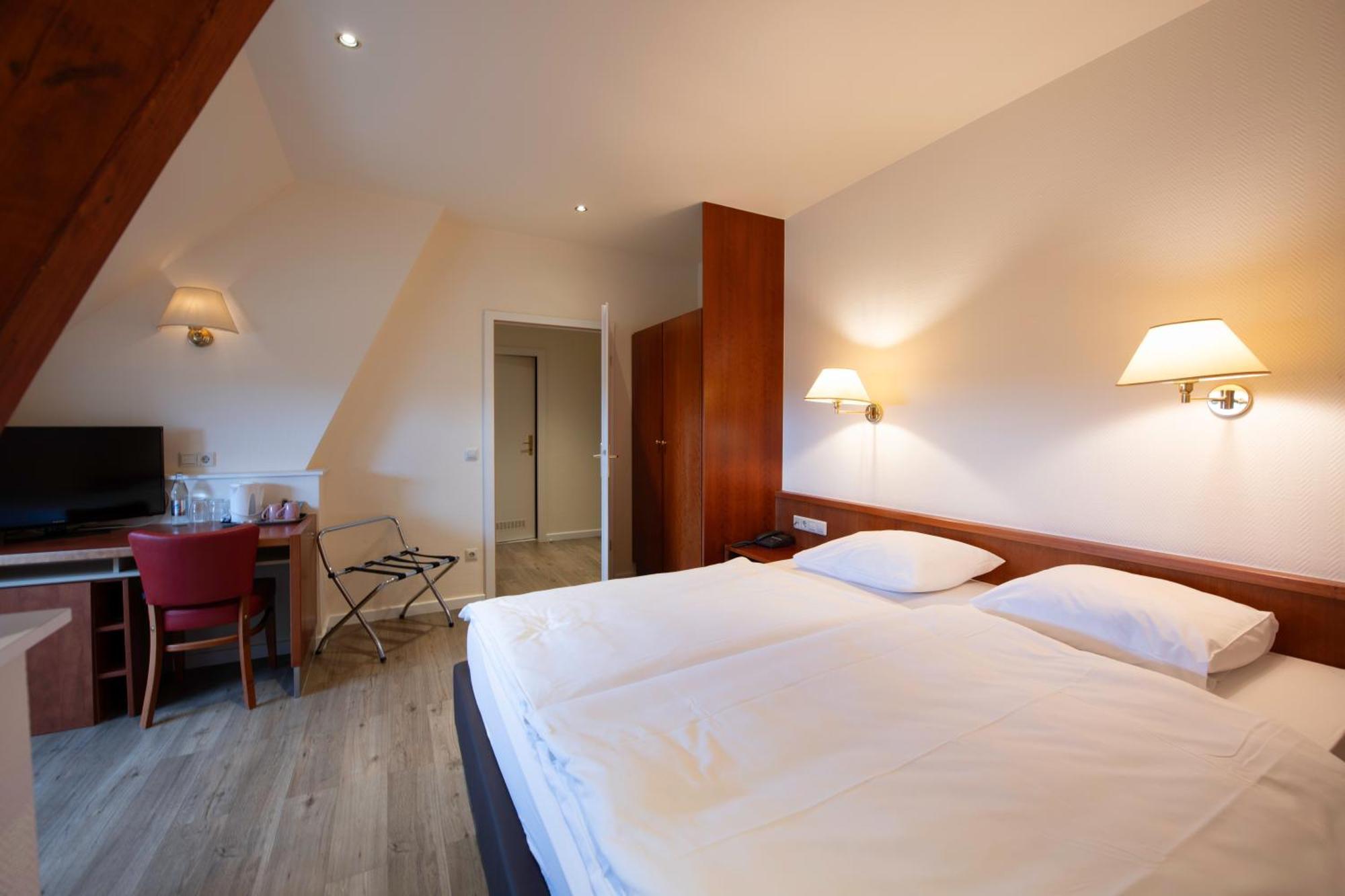 L'Hotel Et Restaurant Du Golf De Clervaux Eselborn Esterno foto